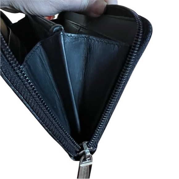 Authentic CHANEL Black Caviar Leather Zippy Wallet - Picture 8 of 13